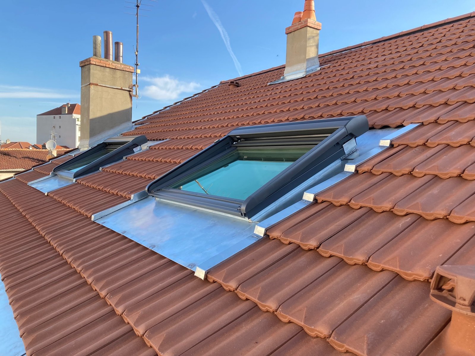 Artisan Couvreur au travail